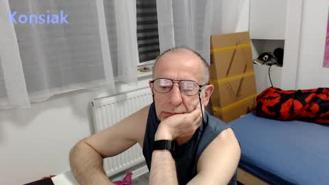 Snapshot of konsiak chatting on May 2026 06:47:02 PM Komsiak online show from May 2026 06:47:02 PM