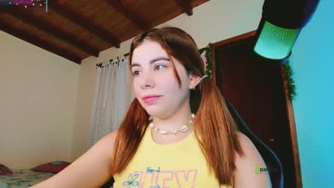 YINI online show from October 2025 02:22:02 AM