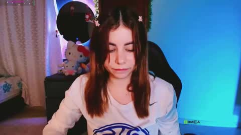 YINI online show from October 2025 03:07:01 AM