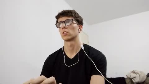 Facu online show from December 2024 08:33:02 AM