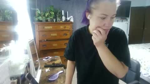 kreamyk420 online show from November 2025 05:26:02 PM