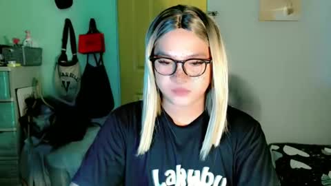 krezikeed online show from April 2026 03:34:02 AM