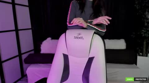 krisdoeil online show from November 2025 02:47:02 AM