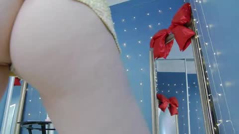 kriskras__ online show from April 2026 05:25:02 AM