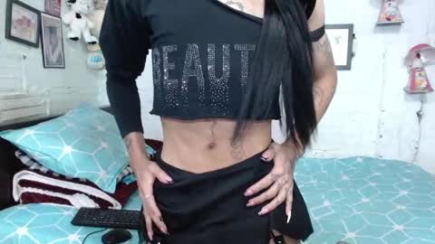 krisstal703358 online show from November 2025 05:40:01 AM