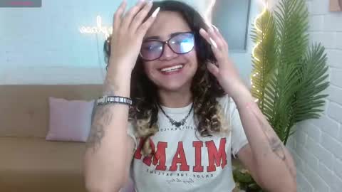 Snapshot of kristen_tay chatting on January 2025 11:43:02 AM kristen_tay online show from January 2025 11:43:02 AM