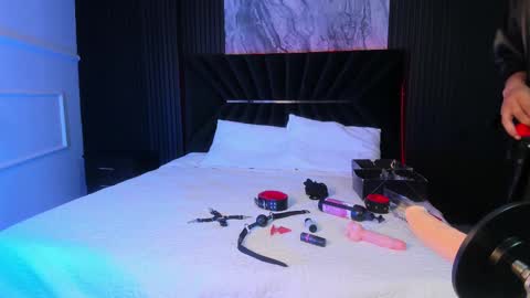 Snapshot of kristenbread chatting on September 2025 07:37:01 PM Kristen Bread online show from September 2025 07:37:01 PM