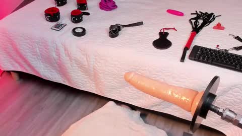 Snapshot of kristenbread chatting on September 2025 08:01:02 PM Kristen Bread online show from September 2025 08:01:02 PM