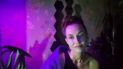Snapshot of kristinagold44 chatting on December 2024 07:32:01 PM Kristina online show from December 2024 07:32:01 PM
