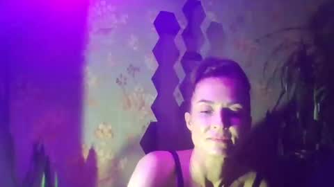 Snapshot of kristinagold44 chatting on February 2025 10:23:02 PM Kristina online show from February 2025 10:23:02 PM