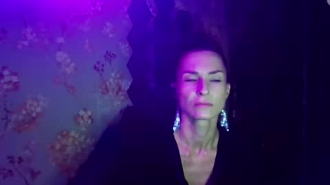 Snapshot of kristinagold44 chatting on February 2025 09:37:02 PM Kristina online show from February 2025 09:37:02 PM