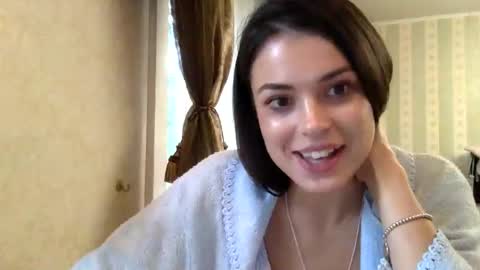 kristinalamour96 online show from October 2025 01:30:01 PM