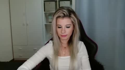 KristineAmore online show from November 2025 07:48:02 PM