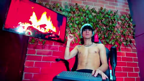 justym online show from February 2025 10:06:02 PM