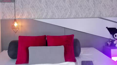 Krystal online show from November 2025 05:08:01 PM