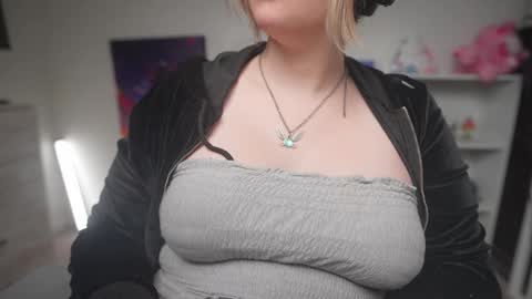 Krystal Syx online show from October 2025 01:26:01 AM