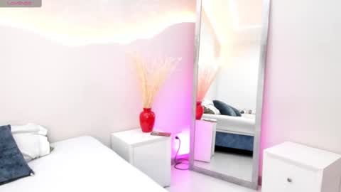 Krystal online show from October 2025 04:18:02 AM