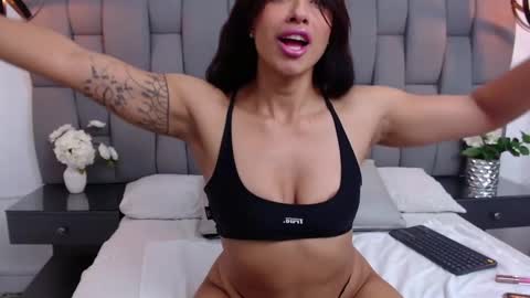 Snapshot of krystenfit chatting on February 2025 04:10:02 PM kristenfit online show from February 2025 04:10:02 PM
