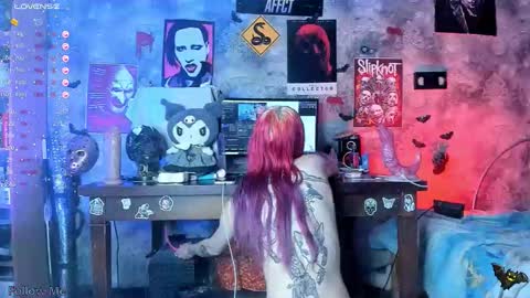 Snapshot of kuromiracer chatting on October 2025 09:15:01 PM Erika online show from October 2025 09:15:01 PM