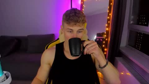 kurt_hanssen online show from October 2025 09:04:01 PM