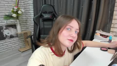 Snapshot of kvetachka chatting on March 2025 04:07:02 AM Kvetachka Thu-Sun 0900am-1500pmGTM2 online show from March 2025 04:07:02 AM