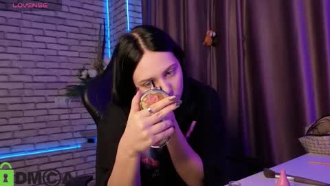 Snapshot of kvetachka chatting on October 2025 01:39:01 AM Kvetachka Thu-Sun 0900am-1500pmGTM2 online show from October 2025 01:39:01 AM