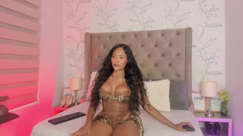 kyaraebony_ online show from February 2026 03:18:01 AM