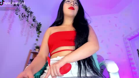 Snapshot of kylie_evans_18 chatting on December 2024 07:42:01 AM Kylie online show from December 2024 07:42:01 AM