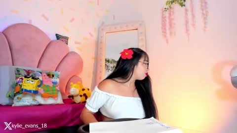 Snapshot of kylie_evans_18 chatting on March 2025 08:34:01 AM Kylie online show from March 2025 08:34:01 AM