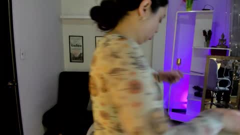 kylie online show from September 2025 01:22:02 PM