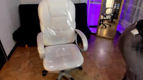 kylie online show from October 2025 01:23:01 PM