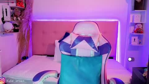 k ylie online show from April 2026 09:17:01 PM