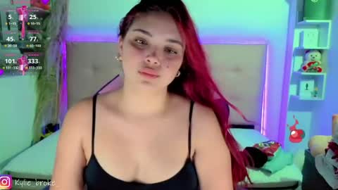 Snapshot of kylie_hottt_ chatting on April 2026 10:19:02 PM k ylie online show from April 2026 10:19:02 PM