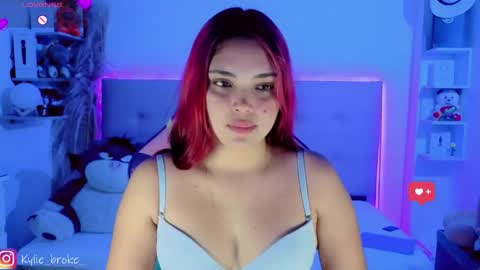 Snapshot of kylie_hottt_ chatting on May 2026 09:10:02 PM k ylie online show from May 2026 09:10:02 PM