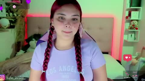 Snapshot of kylie_hottt_ chatting on May 2026 10:14:02 PM k ylie online show from May 2026 10:14:02 PM