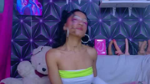 Snapshot of kylie_moan chatting on October 2025 05:42:02 AM KYLIE online show from October 2025 05:42:02 AM