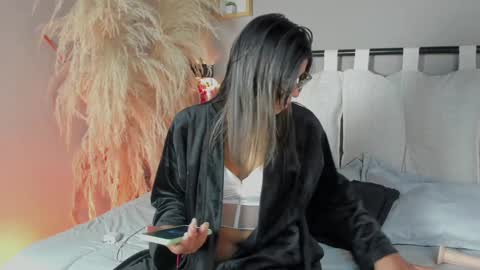 Kylie  online show from January 2025 02:40:01 AM