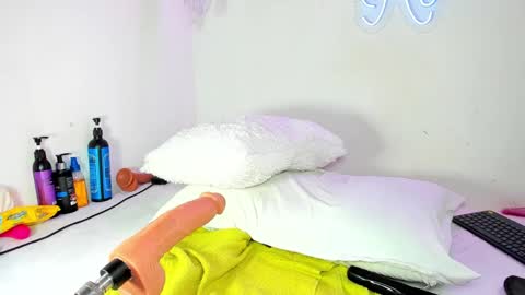 kylie Sttel online show from December 2024 02:17:01 PM