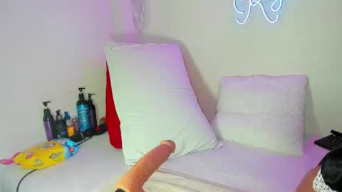 kylie Sttel online show from December 2024 11:33:02 AM