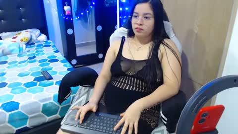 Snapshot of kylie_switch chatting on December 2024 01:06:02 AM Instagram Kylie switch followme buy lovense here online show from December 2024 01:06:02 AM