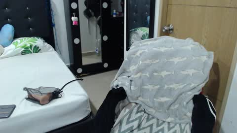 Snapshot of kylie_switch chatting on January 2025 04:33:02 AM Instagram Kylie switch followme buy lovense here online show from January 2025 04:33:02 AM