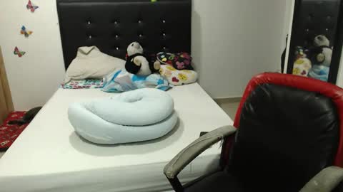 Snapshot of kylie_switch chatting on October 2025 11:48:02 PM Instagram Kylie switch followme buy lovense here online show from October 2025 11:48:02 PM