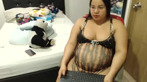 Snapshot of kylie_switch chatting on November 2025 01:40:01 AM Instagram Kylie switch followme buy lovense here online show from November 2025 01:40:01 AM