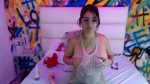 Snapshot of kyliebenson chatting on January 2025 04:44:01 PM Melissa online show from January 2025 04:44:01 PM