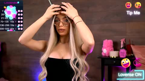 Kylie online show from December 2024 07:53:02 PM