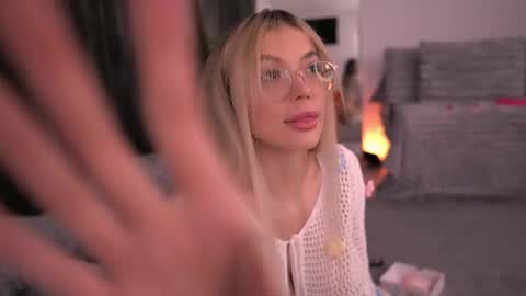 Snapshot of kyliejoyce chatting on November 2025 08:18:01 PM Kylie online show from November 2025 08:18:01 PM