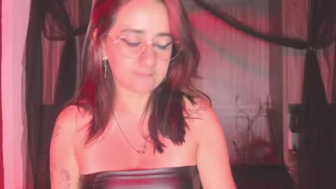 K Y L I E online show from December 2025 01:18:01 PM