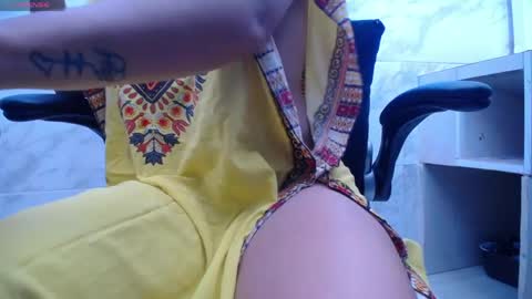 Kyra online show from April 2026 12:10:01 PM