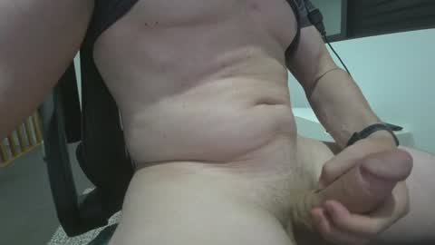 Snapshot of l00tz chatting on February 2025 12:13:02 PM l00tz online show from February 2025 12:13:02 PM