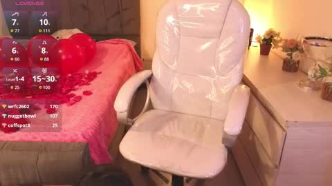  L A R A   online show from November 2025 09:35:01 PM